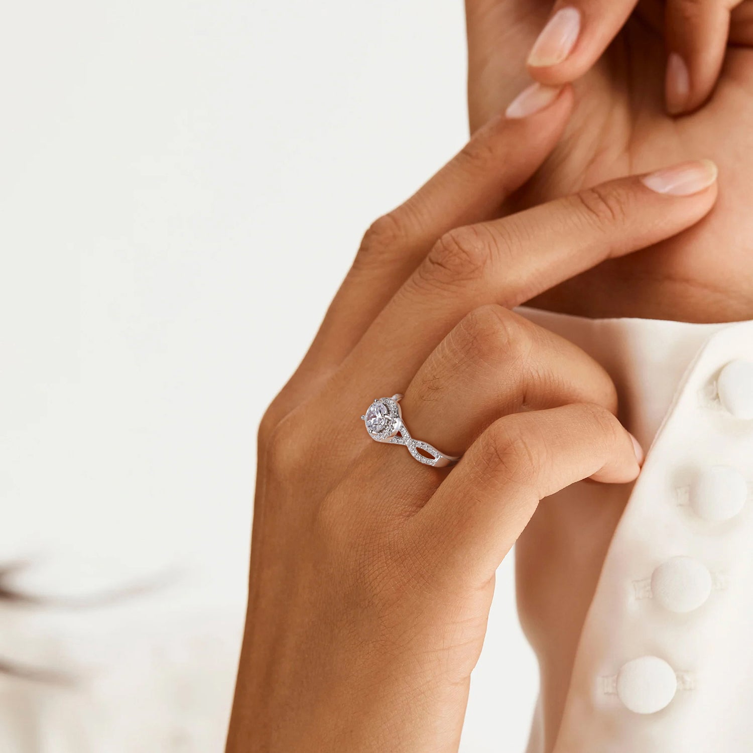 twisted rings for women, cubic zirconia rings, sterling silver fashion rings, halo ring for women, eamti stunning rings