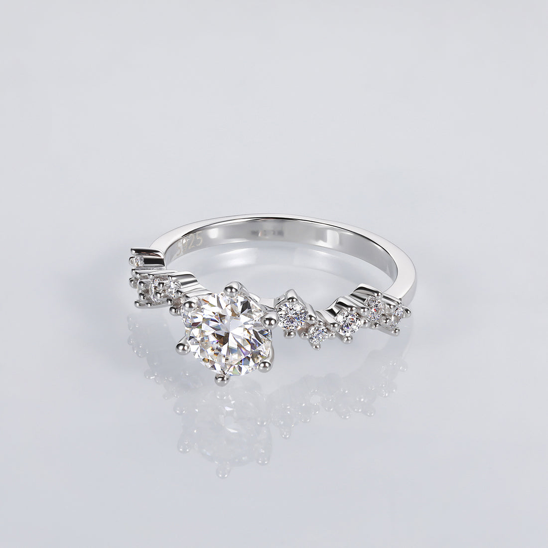 1CT Round Cut Engagement Moissanite Ring