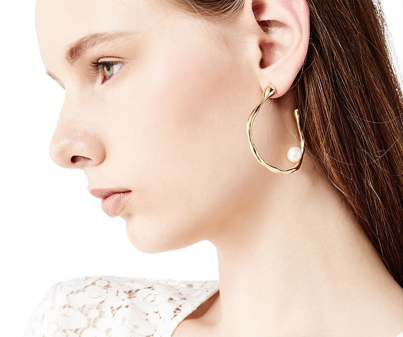 Irregular Semi-curved Pearl Set Earrings