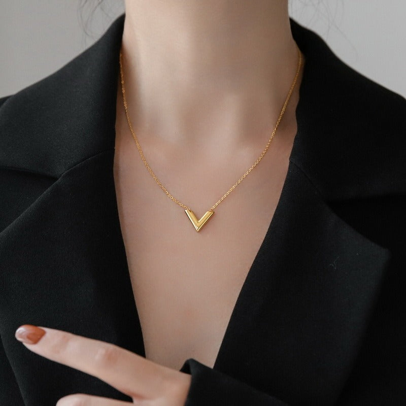 18K gold plated simple niche light luxury V letter necklace